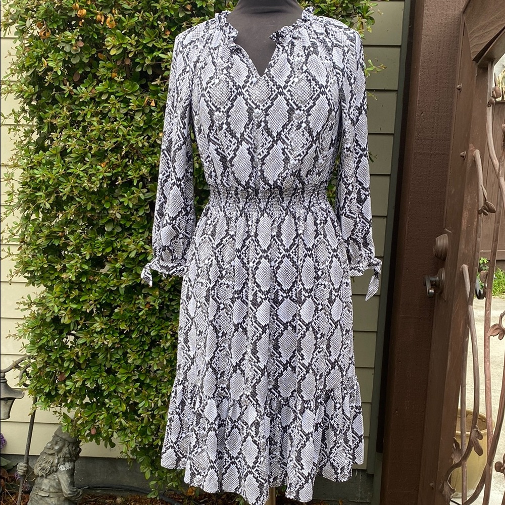 Talbots Size Small Black and White Split-Neck Dress